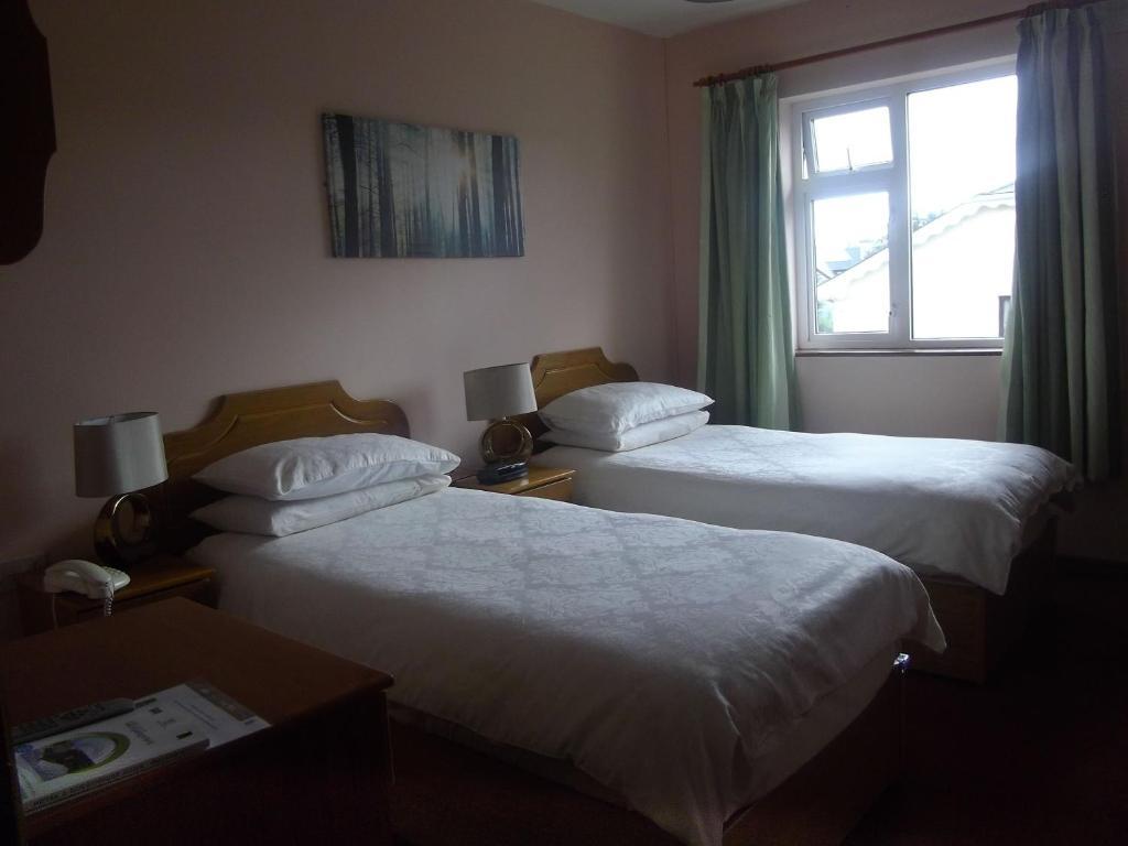 Quay West Ireland Bed & Breakfast Уестпорт Стая снимка