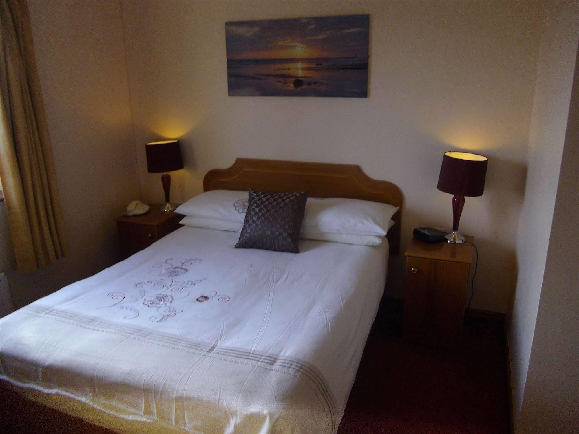 Quay West Ireland Bed & Breakfast Уестпорт Екстериор снимка